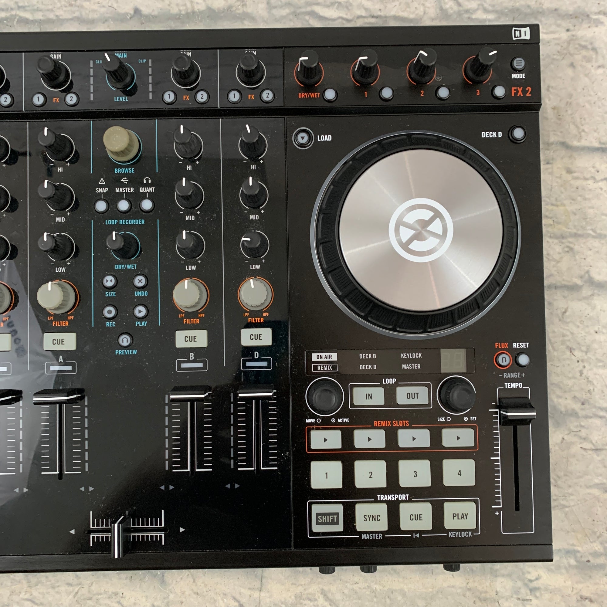 Native Instruments Traktor Kontrol S4 MK2 DJ Controller with Gig