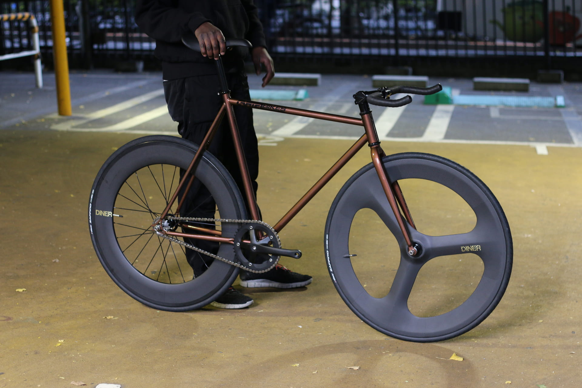 ピスト専門店DINERのプライベートブランドCARTEL BIKESのアイコン