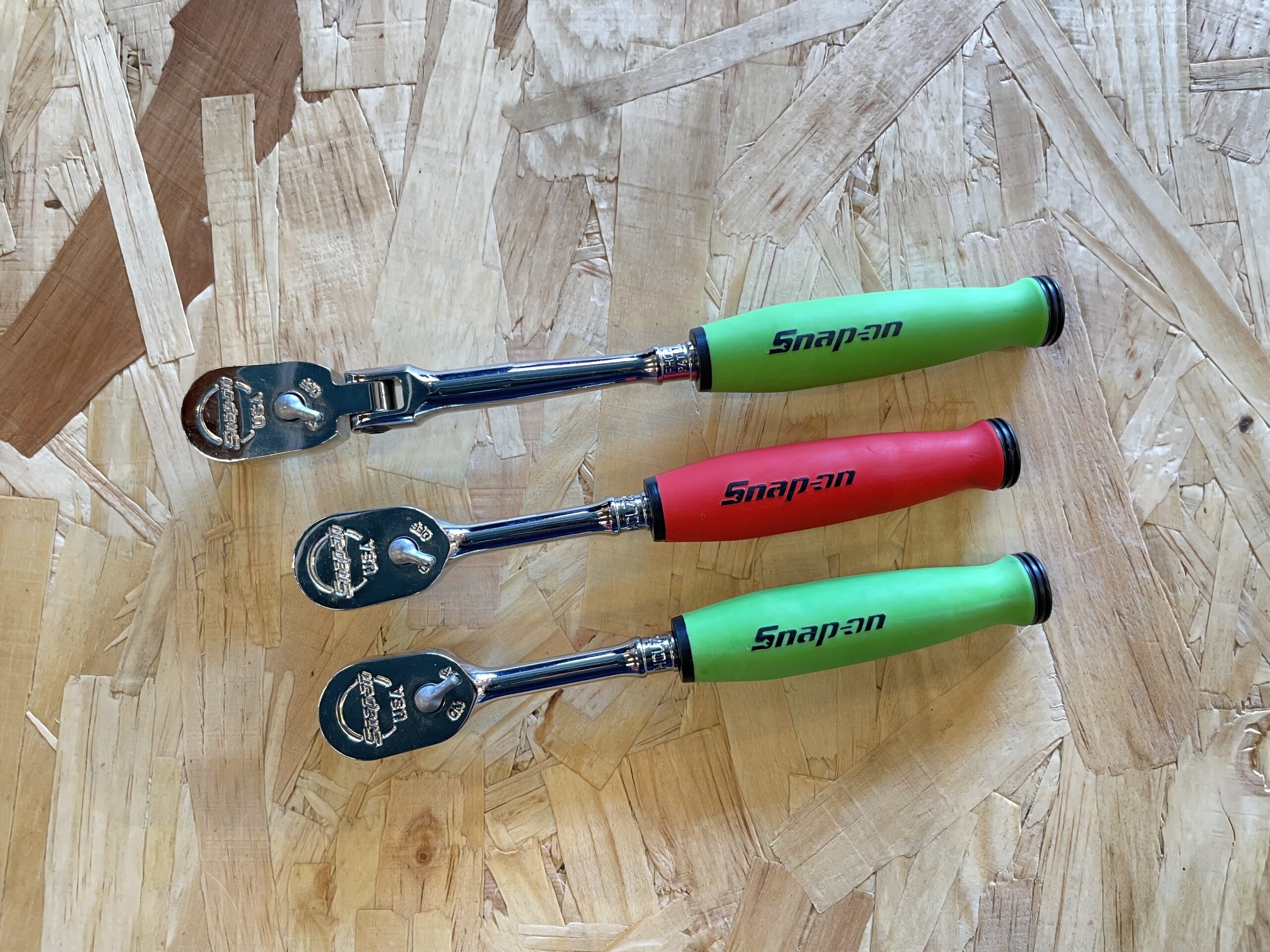 SNAP-ONのグリップが新しい3/8SQコンパクトヘッドのラチェットハンドル