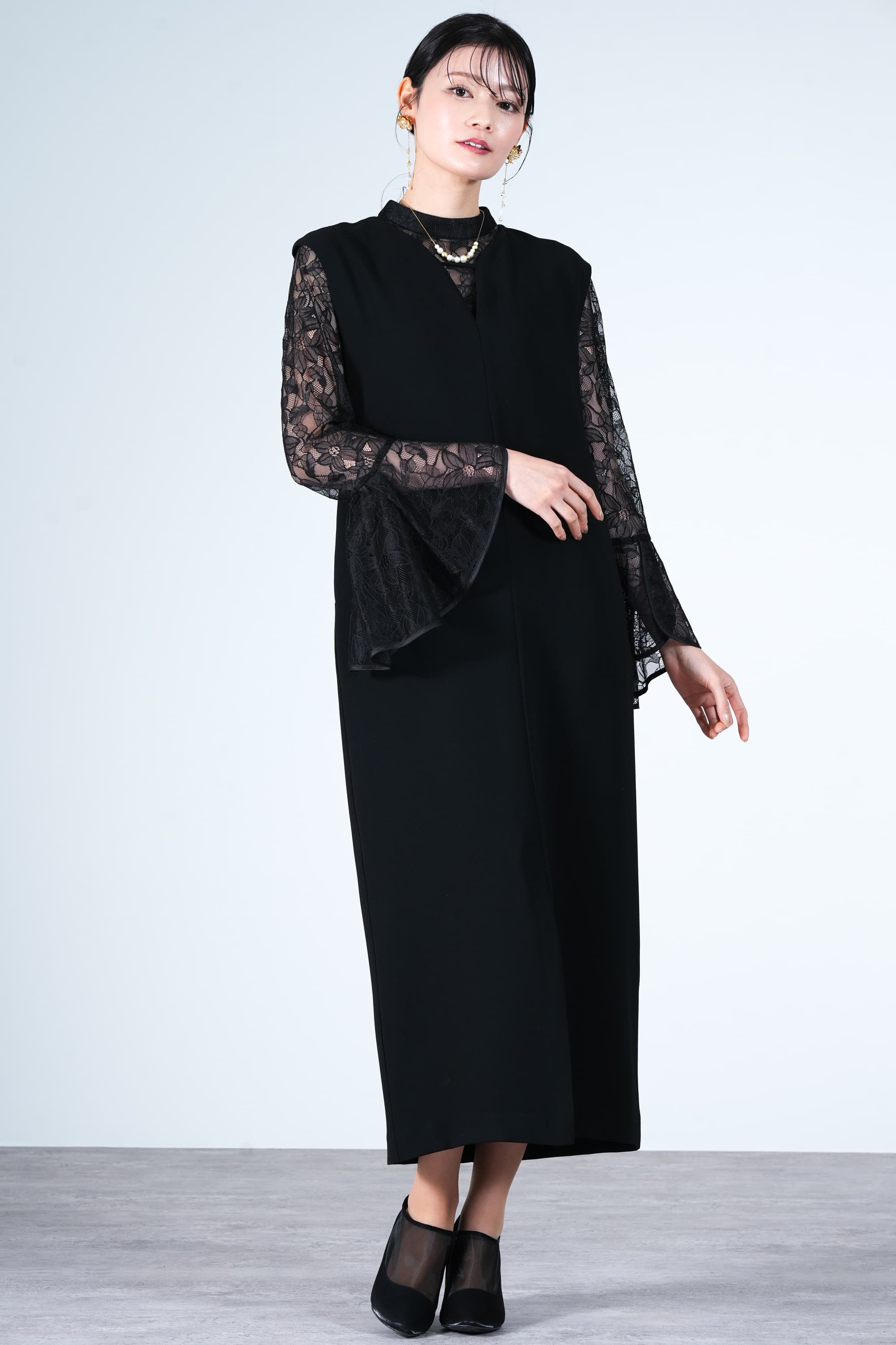 niana 花柄レース×ジャンスカブラックドレス (M) をレンタル - 結婚式