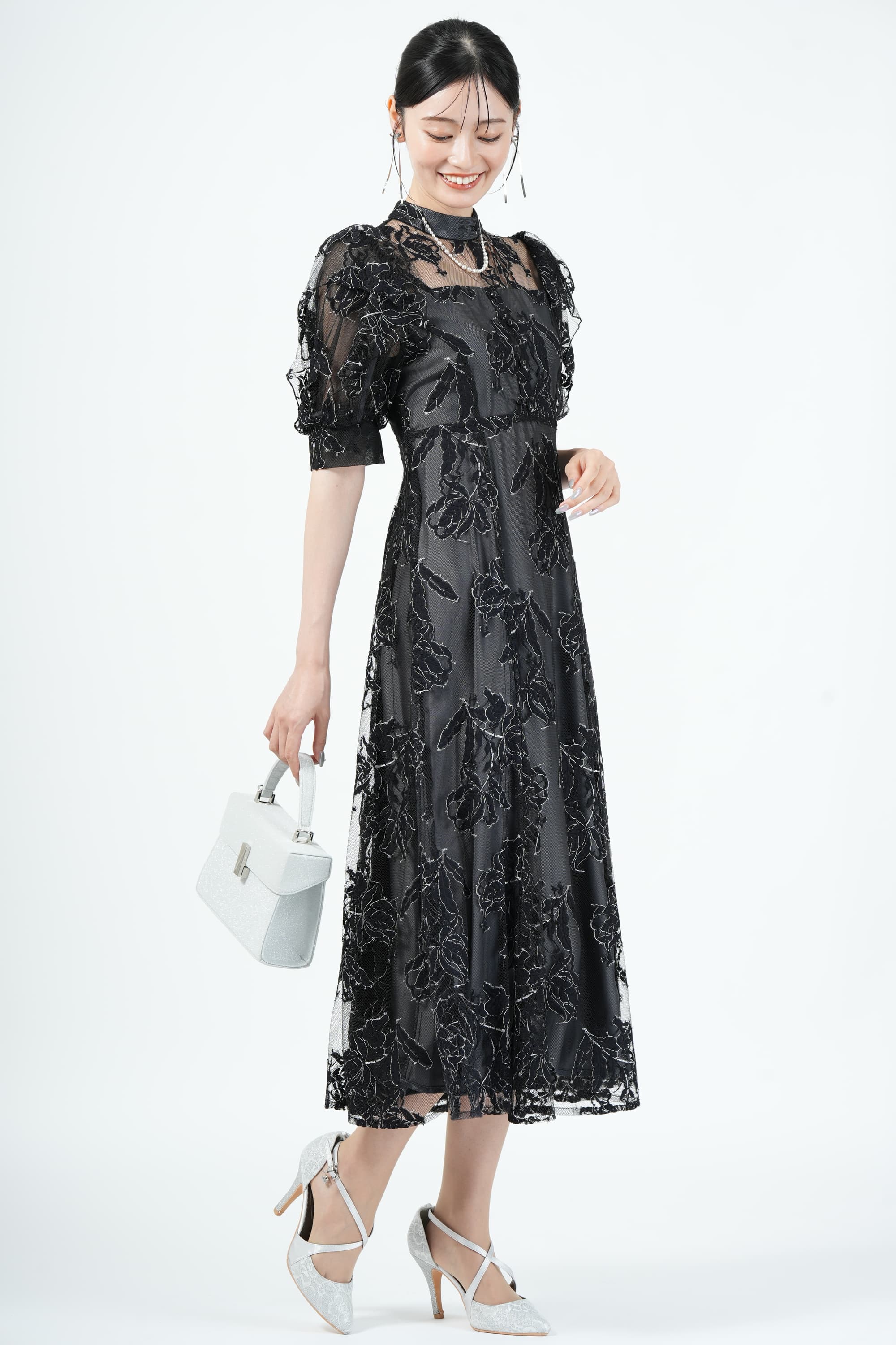 MERCURYDUO 配色ブーケ刺繍ブラックドレス (S) をレンタル - 結婚式