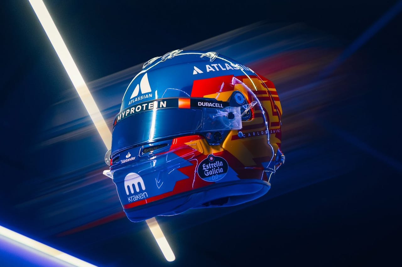 カルロス・サインツJr. ウィリアムズ仕様の2025年版F1ヘルメットを
