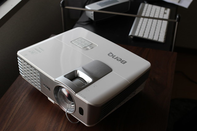 すげー迷ったけど買ってよかったもの - フル HD プロジェクター BenQ