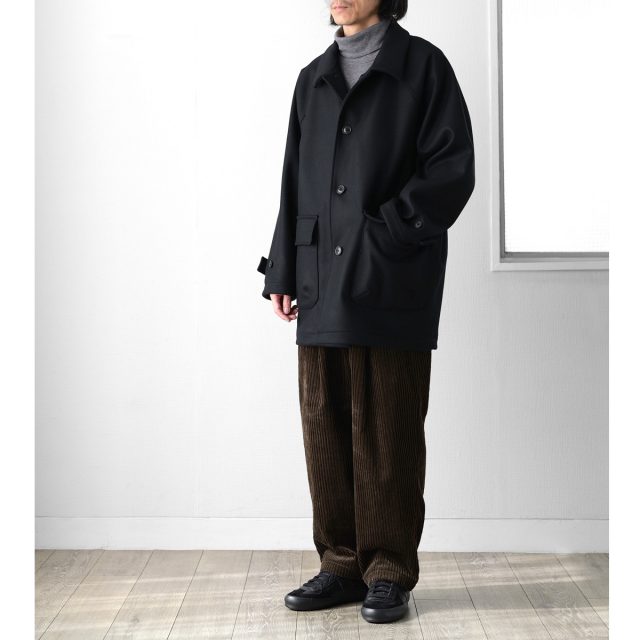 上品でリラックスした佇まい。STILL BY HANDのメルトンウールラグラン