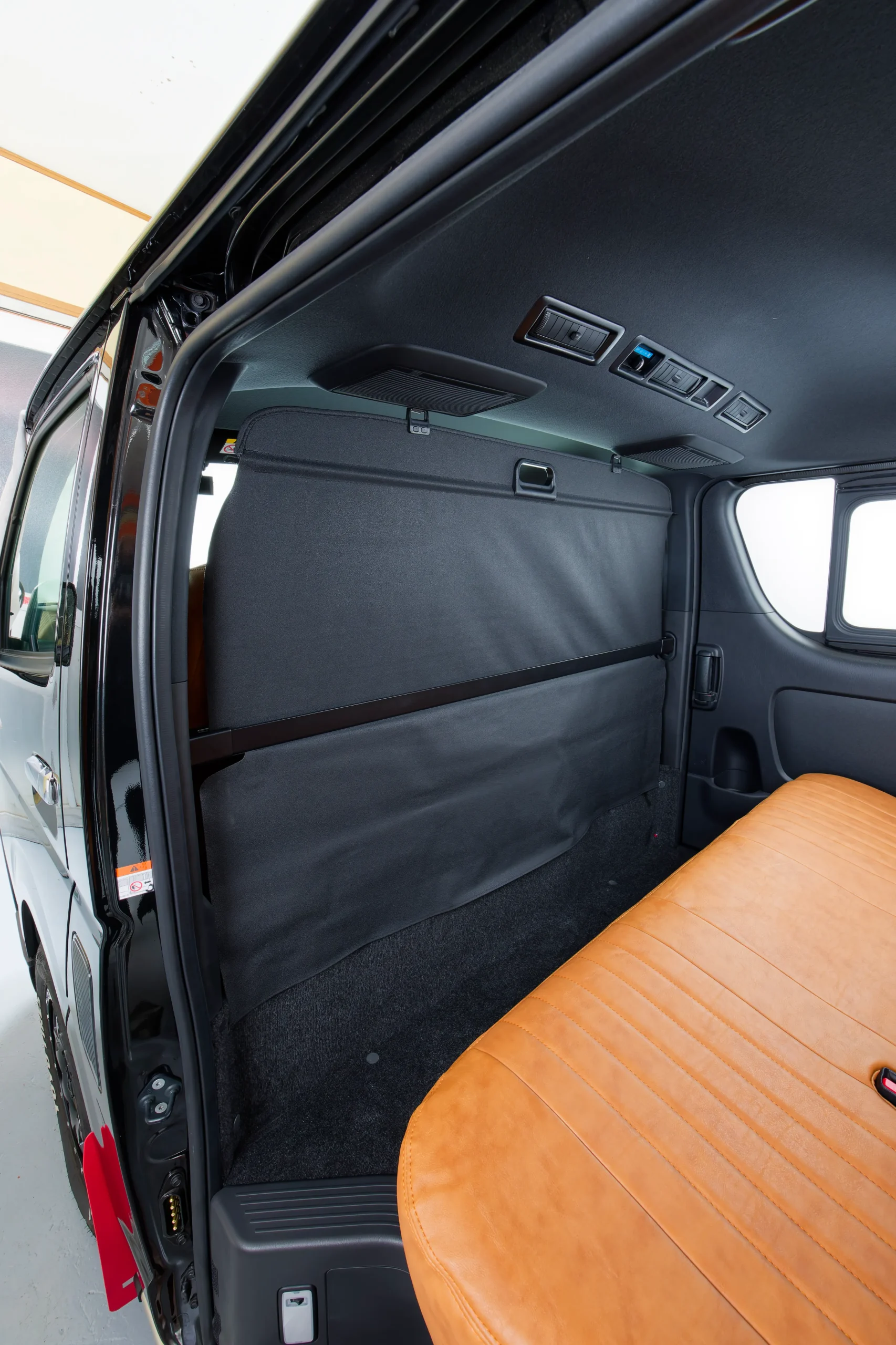 ハイエース 間仕切りセンターロールカーテン | HEARTS | ハーツ 公式サイト