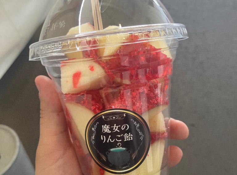 魔女のりんご飴 ｜ フェス飯クラブ ｜ フェス飯でつなぐ