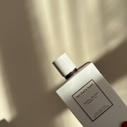Santal Blanc Van Cleef & Arpels 香水- 一款2019年中性香水