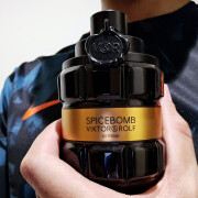 Spicebomb Extreme Viktor&Rolf 古龙水- 一款2015年男用香水