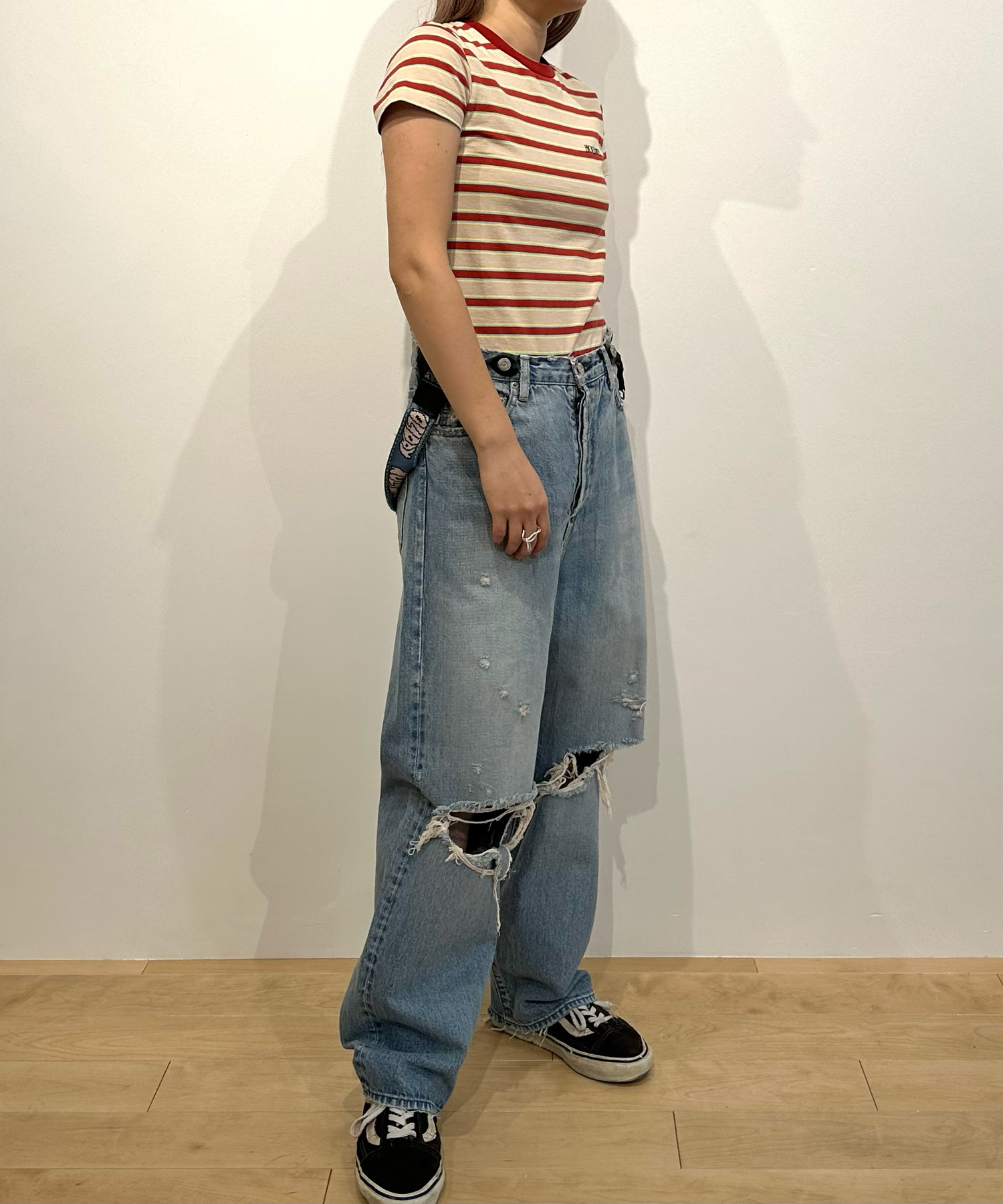 DAMAGE DENIM SUSPENDER PANTS（LIGHT INDIGO）｜HOLIDAY（ホリデイ