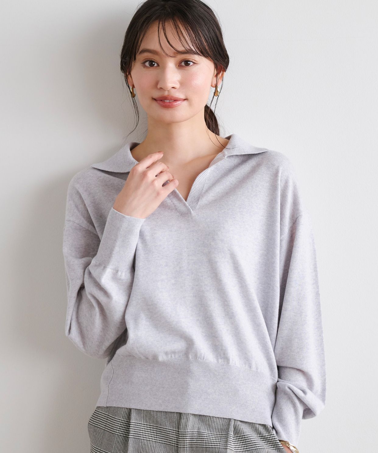 ウールVネックポロニットプルオーバー｜Stola.（ストラ）公式通販サイト