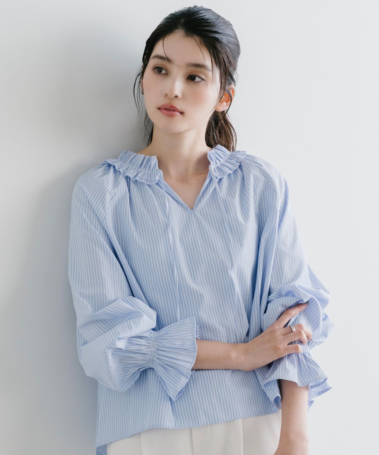 衿ぐりフリルブラウス｜Stola.（ストラ）公式通販サイト