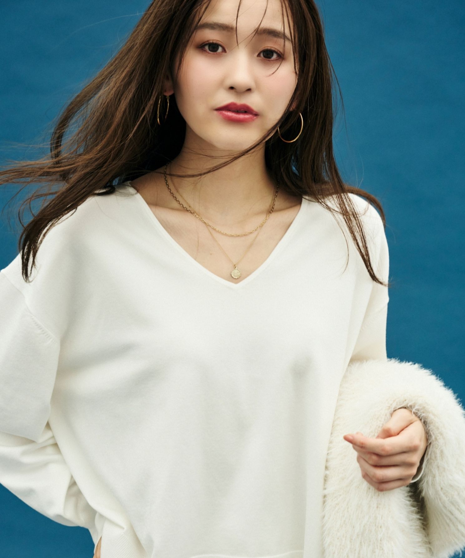 新色登場】シルク混ハイゲージVネックニットプルオーバー｜Stola