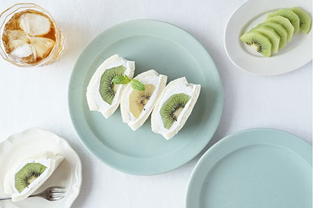 マ30 薄緑 ラウンドリムプレート - 益子焼の小さな窯元「よしざわ窯