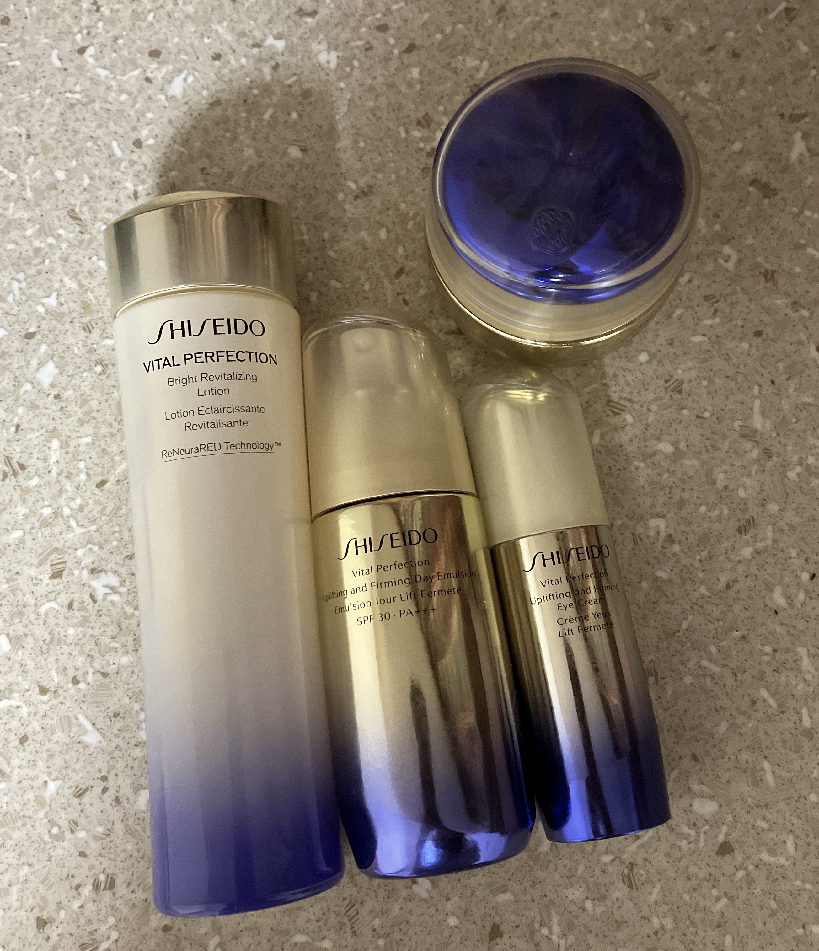 SHISEIDO / バイタルパーフェクション UL ファーミング デー