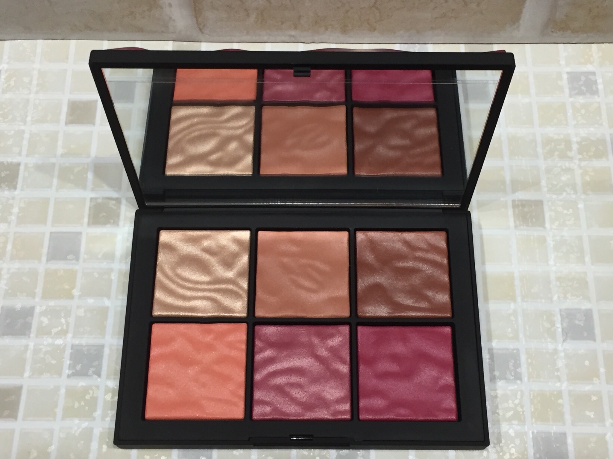 NARS / エクスポーズド チークパレットの公式商品情報｜美容・化粧品