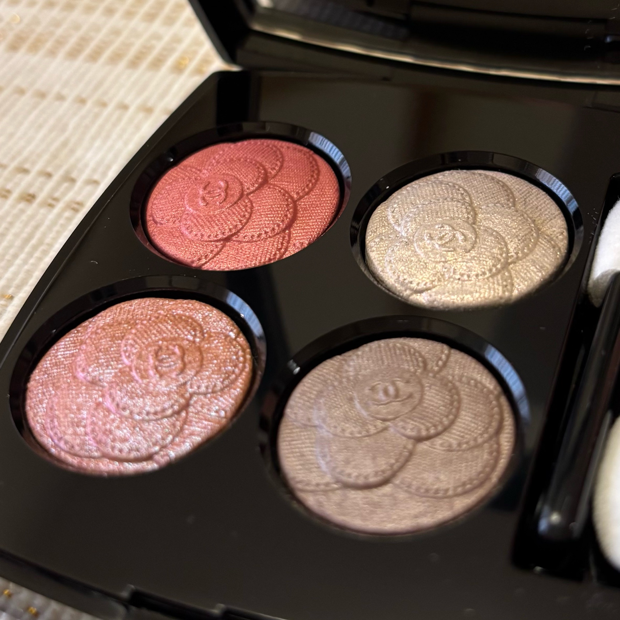 シャネル / レ キャトル オンブル 68 デリスの公式商品情報｜美容