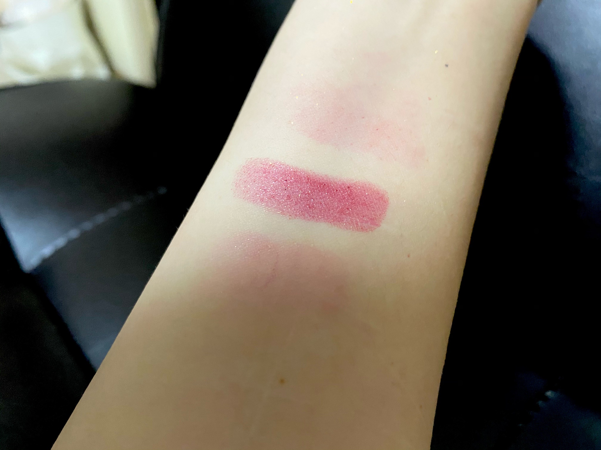 エスティ ローダー / ピュア カラー デザイア リップスティックの公式