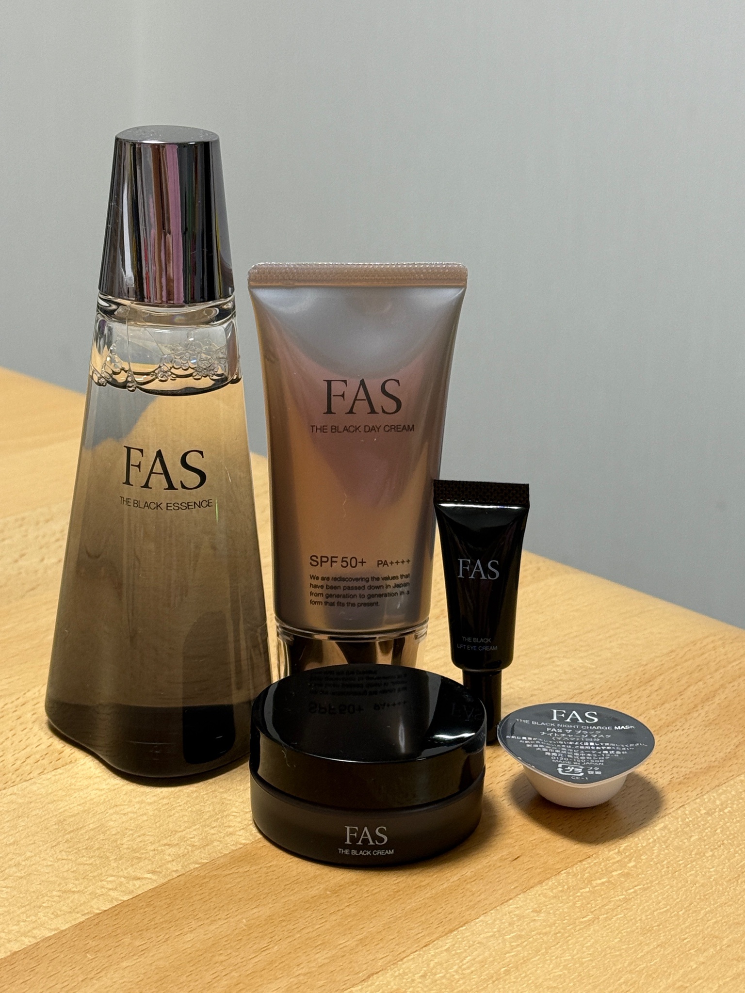 FAS / FAS ザ ブラック エッセンス 120mlの公式商品情報｜美容・化粧品