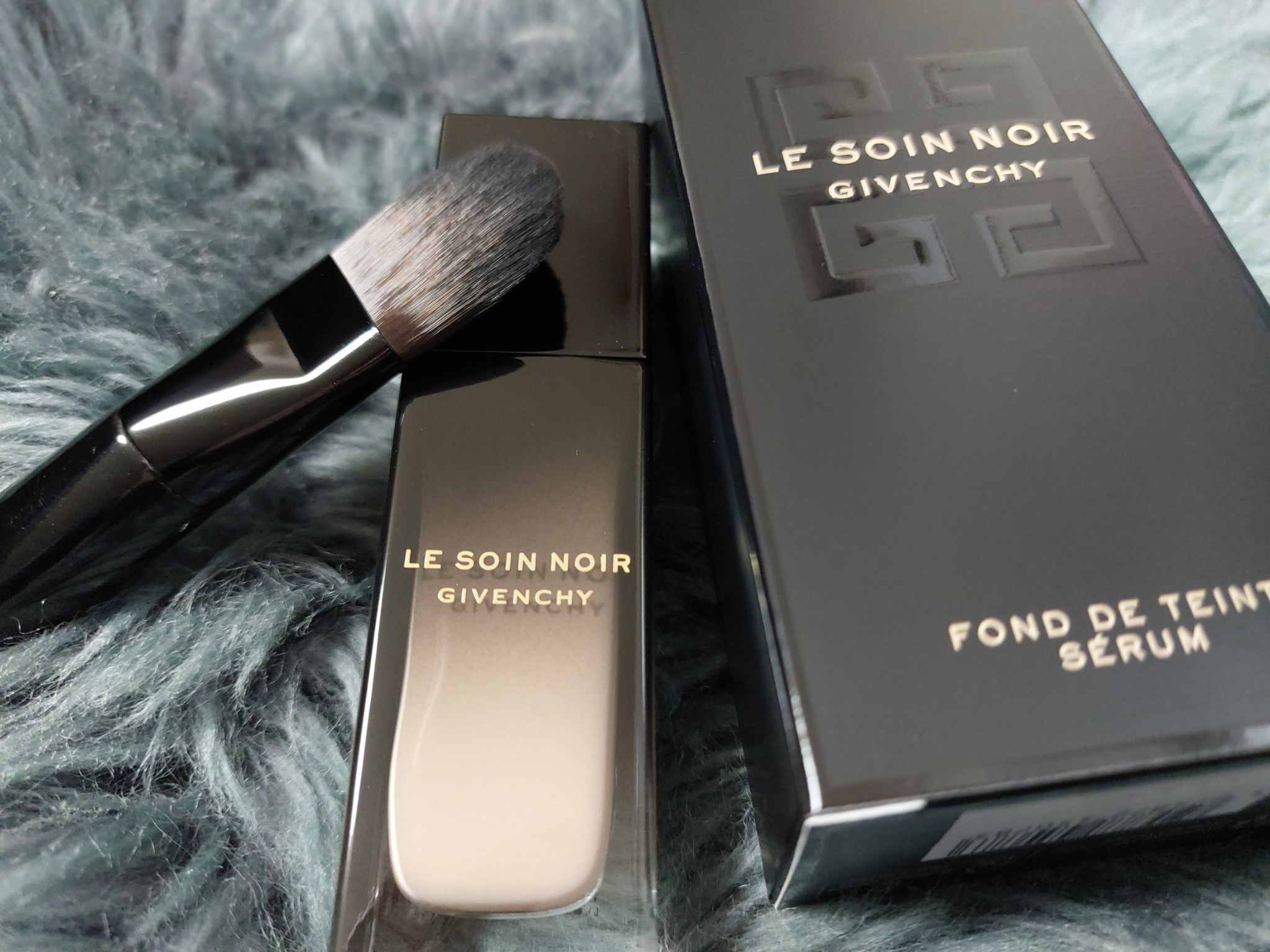 ジバンシイ / ソワン ノワール セラム ファンデーションの公式商品情報