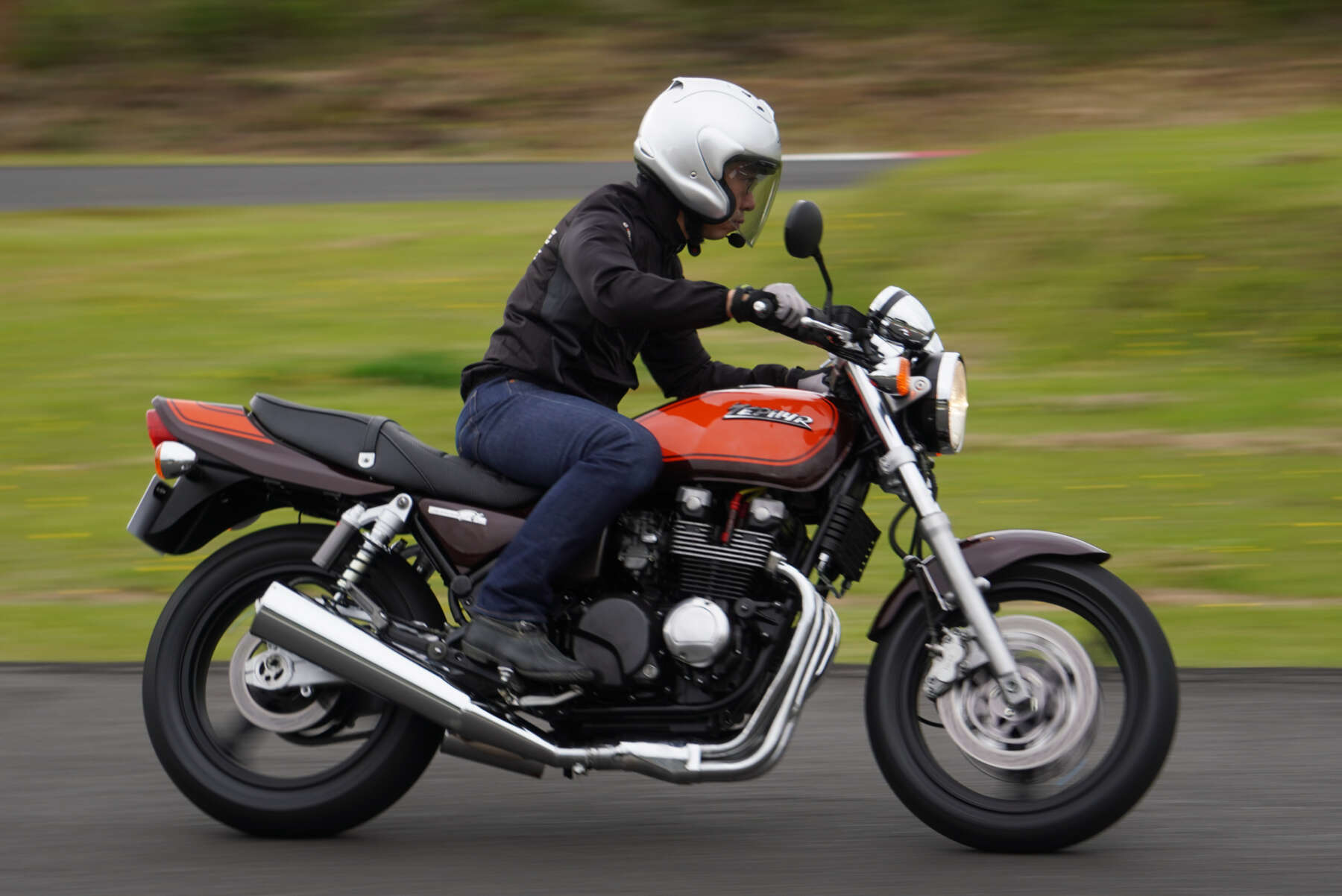 ゼファー／ゼファーχは、ネイキッドブームを生み出した異端児 - ForR