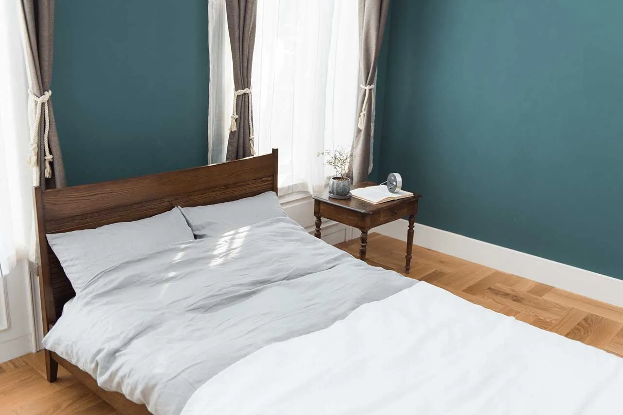 寝室の壁紙は何色がおすすめ？安眠効果の違いや風水で最適とされる色味