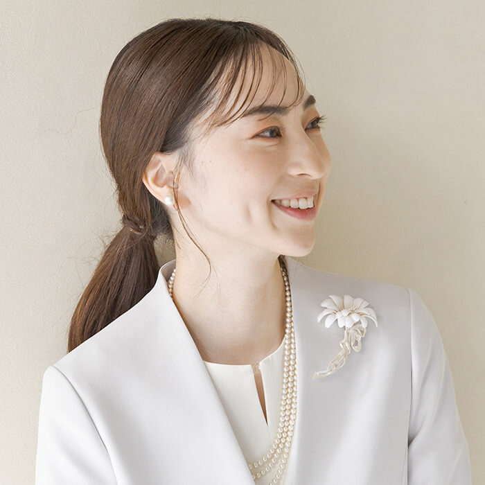 ストレッチ素材のノーカラージャケット 9号・ライトグレー｜東京