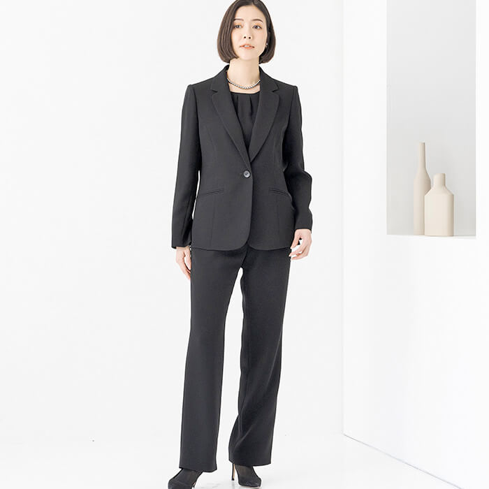 暖か素材のパンツスーツ 15号・ブラック｜東京ソワールオンラインストア