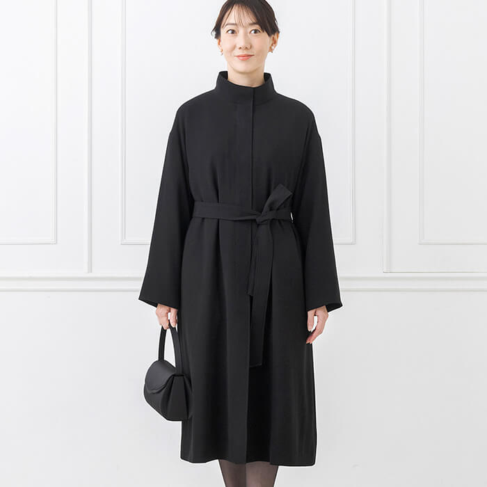 ドロップショルダーの合繊コート M・ブラック｜東京ソワール