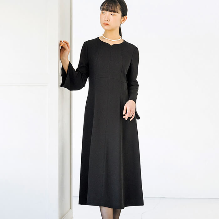 洗えるラッフルフリルのワンピース 9号・ブラック｜東京ソワール