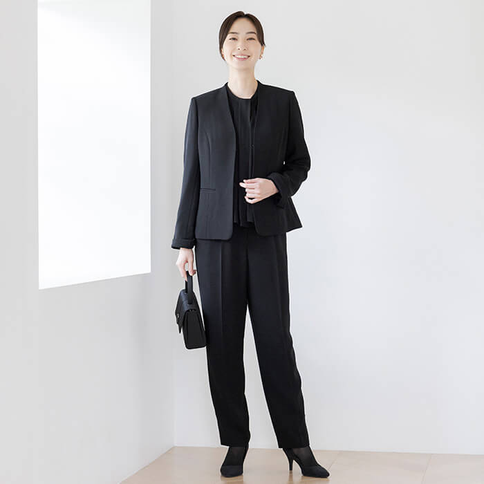 洗える｜ブラウス付きパンツスーツ 13号・ブラック｜東京ソワール