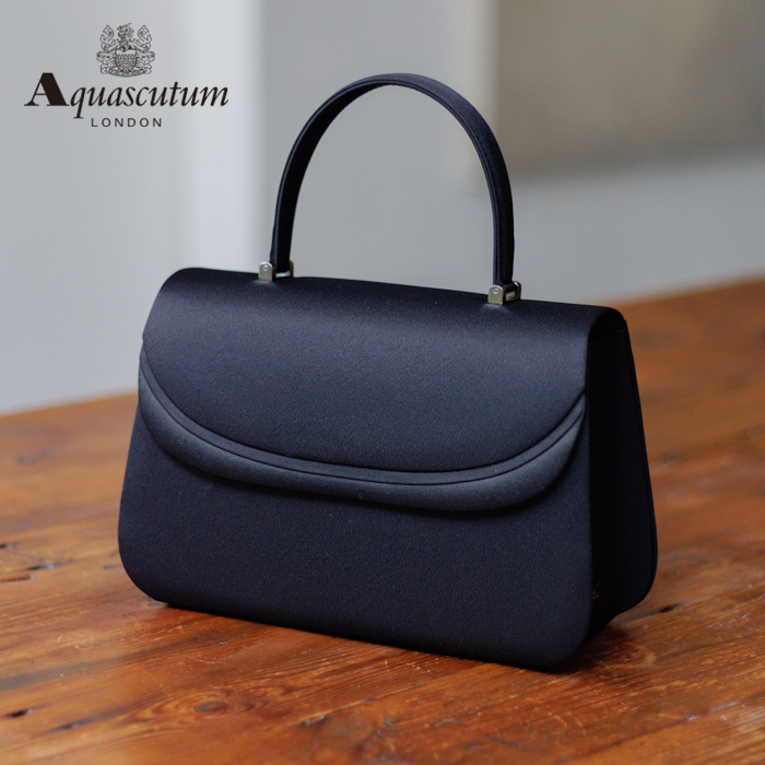 クラシカルデザインのブラックバッグ ・ブラック｜東京ソワール