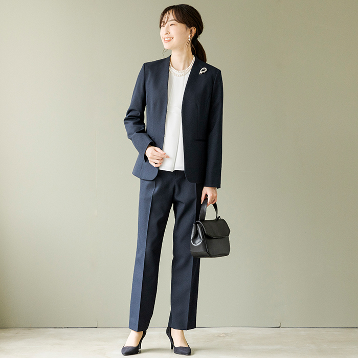 洗える｜定番ネイビーパンツスーツ 17号・ネイビー｜東京ソワール
