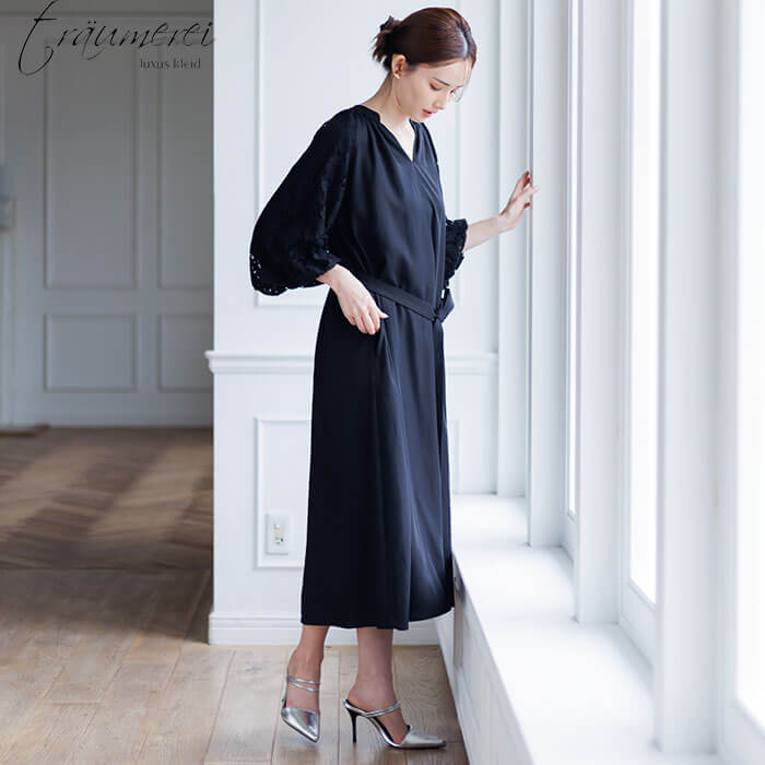 WEB限定｜フラワーレースのボリュームスリーブドレス 9号・ブラック