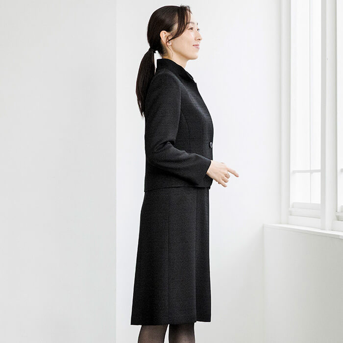 勝山織のダブルカラーのアンサンブル 13号・ブラック｜東京ソワール