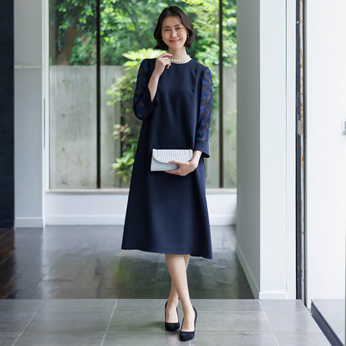 上品なフラワー刺繍のネイビードレス 9号・ネイビー｜東京ソワール