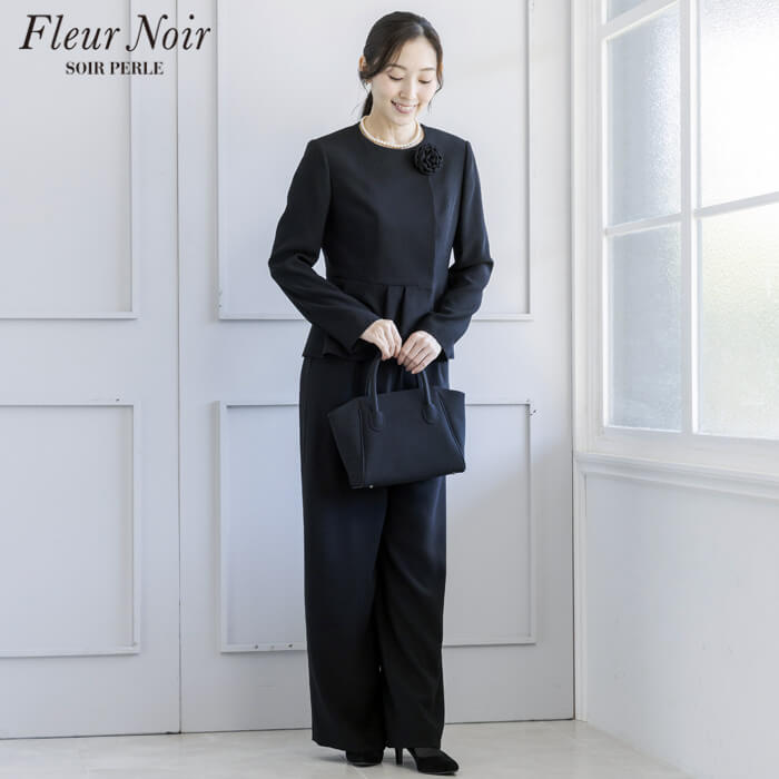 エレガントなパンツスーツ13号・ブラック｜東京ソワールオンラインストア