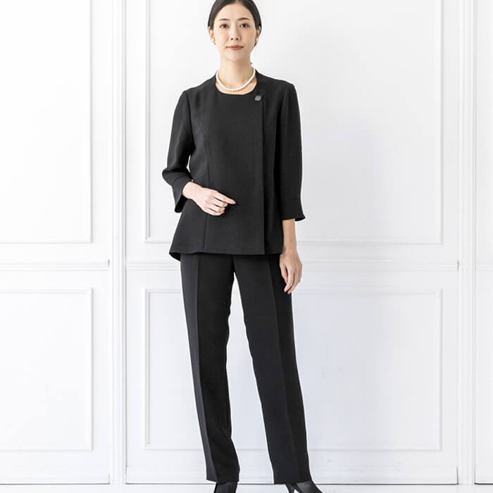 洗える｜ストレッチ素材のパンツスーツ 15号・ブラック｜東京