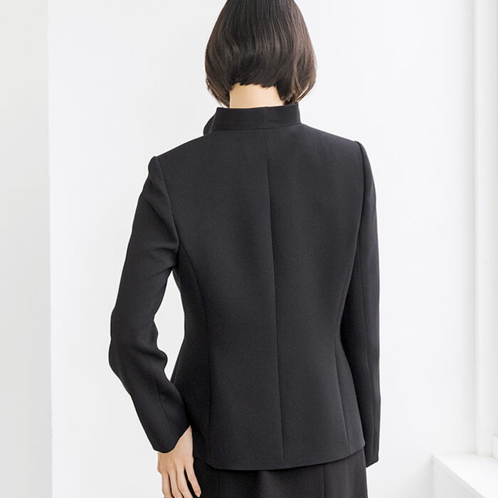 立体的なスタンドカラージャケット 9号・ブラック｜東京ソワール