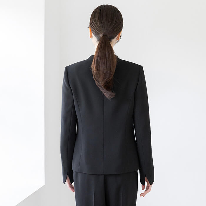 WEB別注｜テーパードのパンツスーツ3点セット 13号・ブラック｜東京