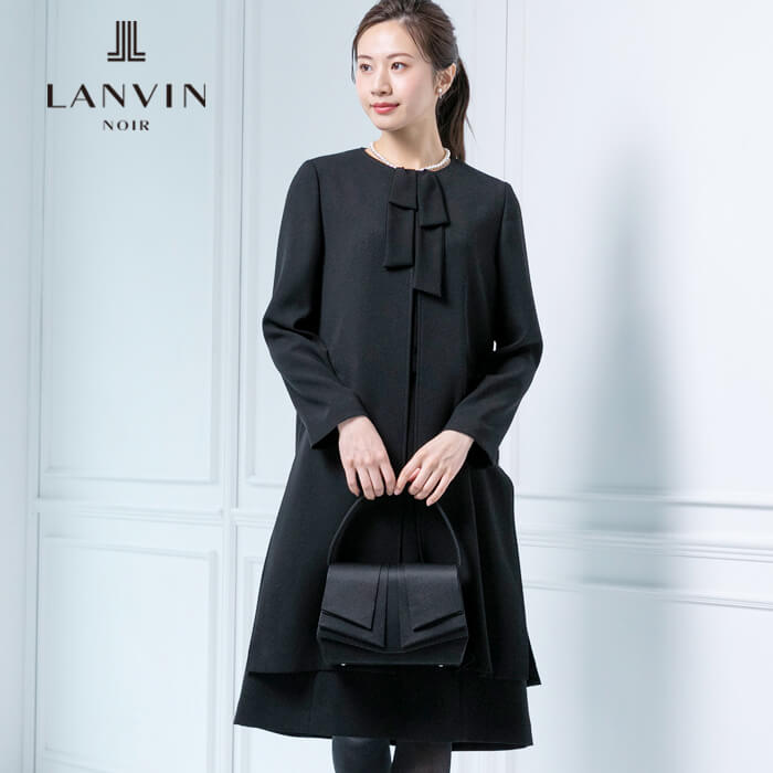 ドレープデザインのブラックバッグ ・ブラック｜東京ソワール