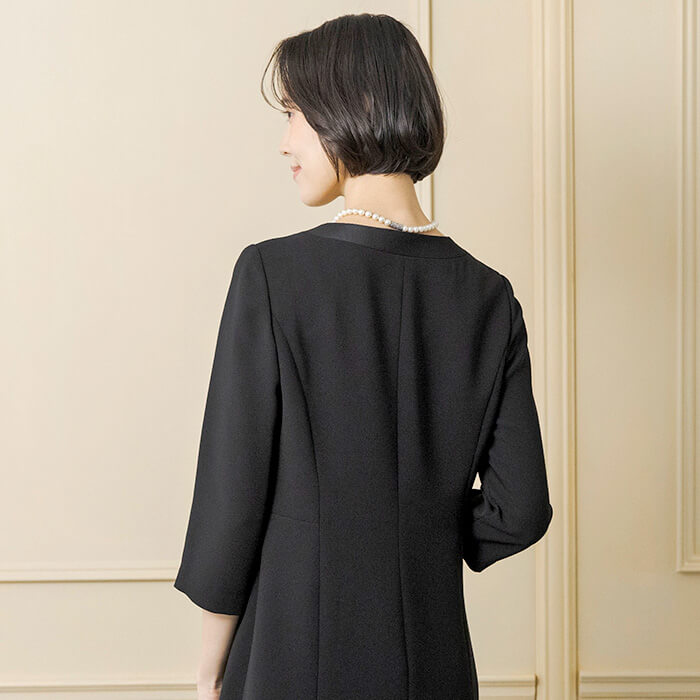 トールサイズのミセス用アンサンブル 11号・ブラック｜東京ソワール