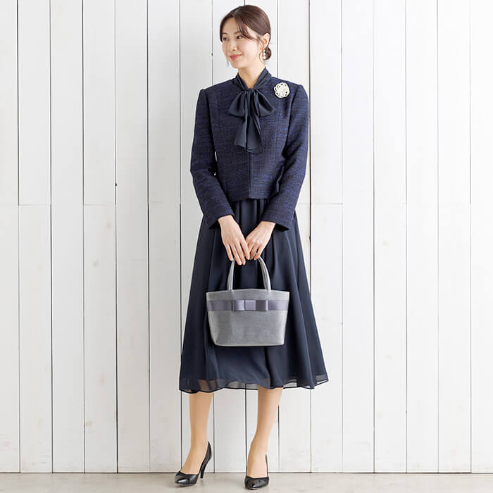 リボンタイ付きワンピのセレモニースーツ 13号・ネイビー｜東京