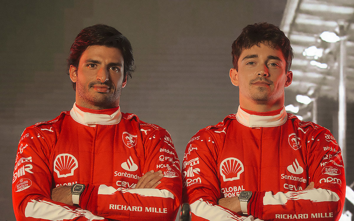 フェラーリ、F1ラスベガスGPに先立ち特別仕様のレーシングスーツを