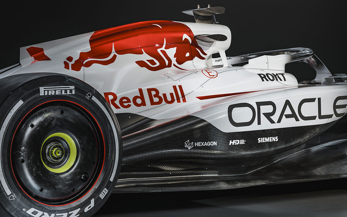 角田裕毅、RA272オマージュのレッドブルRB21で鈴鹿へ─ホンダF1栄光の