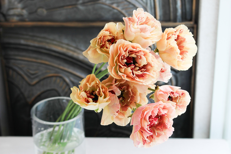 3月／チューリップ・ラナンキュラス・バラを花瓶に ｜ 大阪**花屋