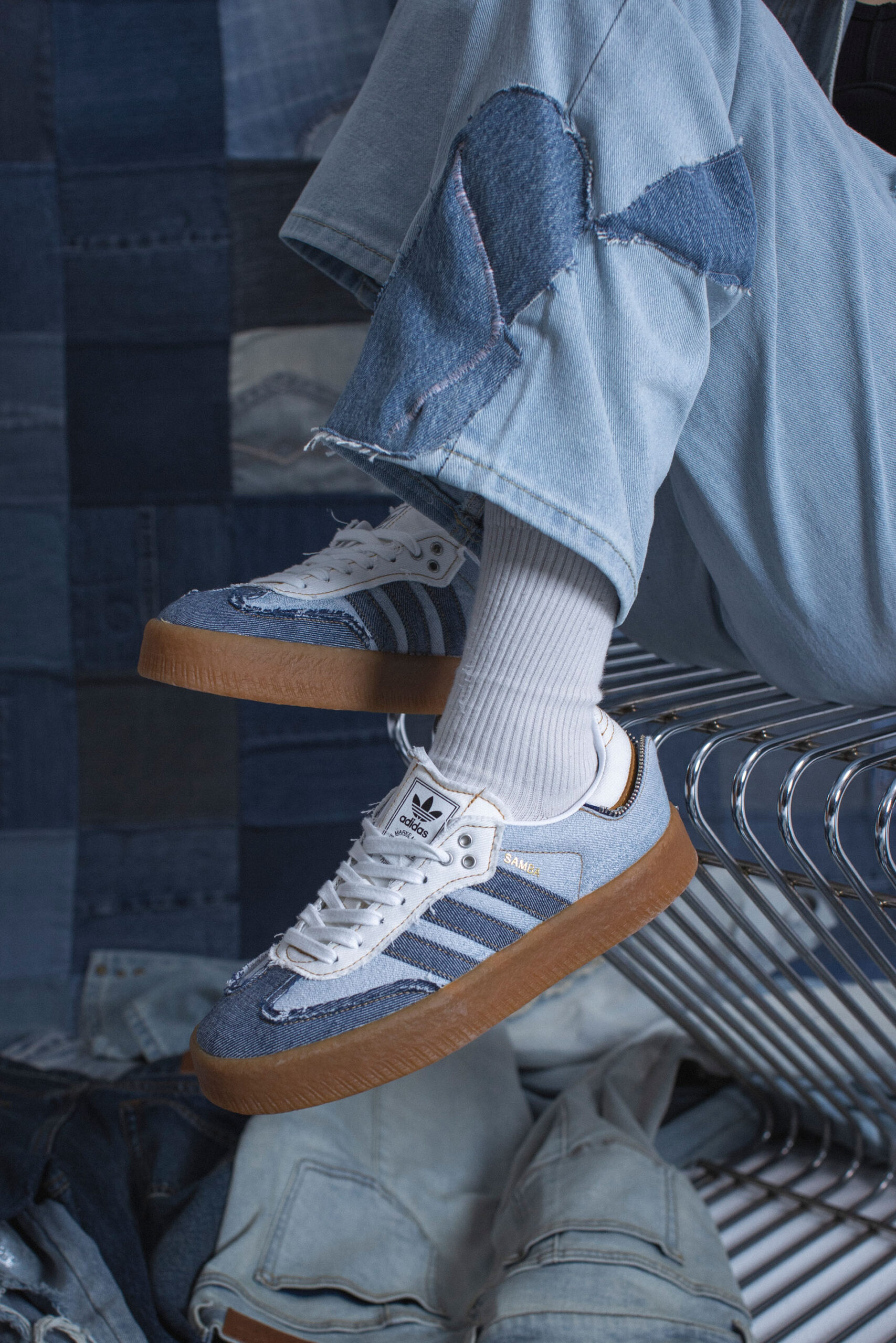atmos pinkからadidas Originals「SAMBAE ”Stacked Denim”」が4月13日