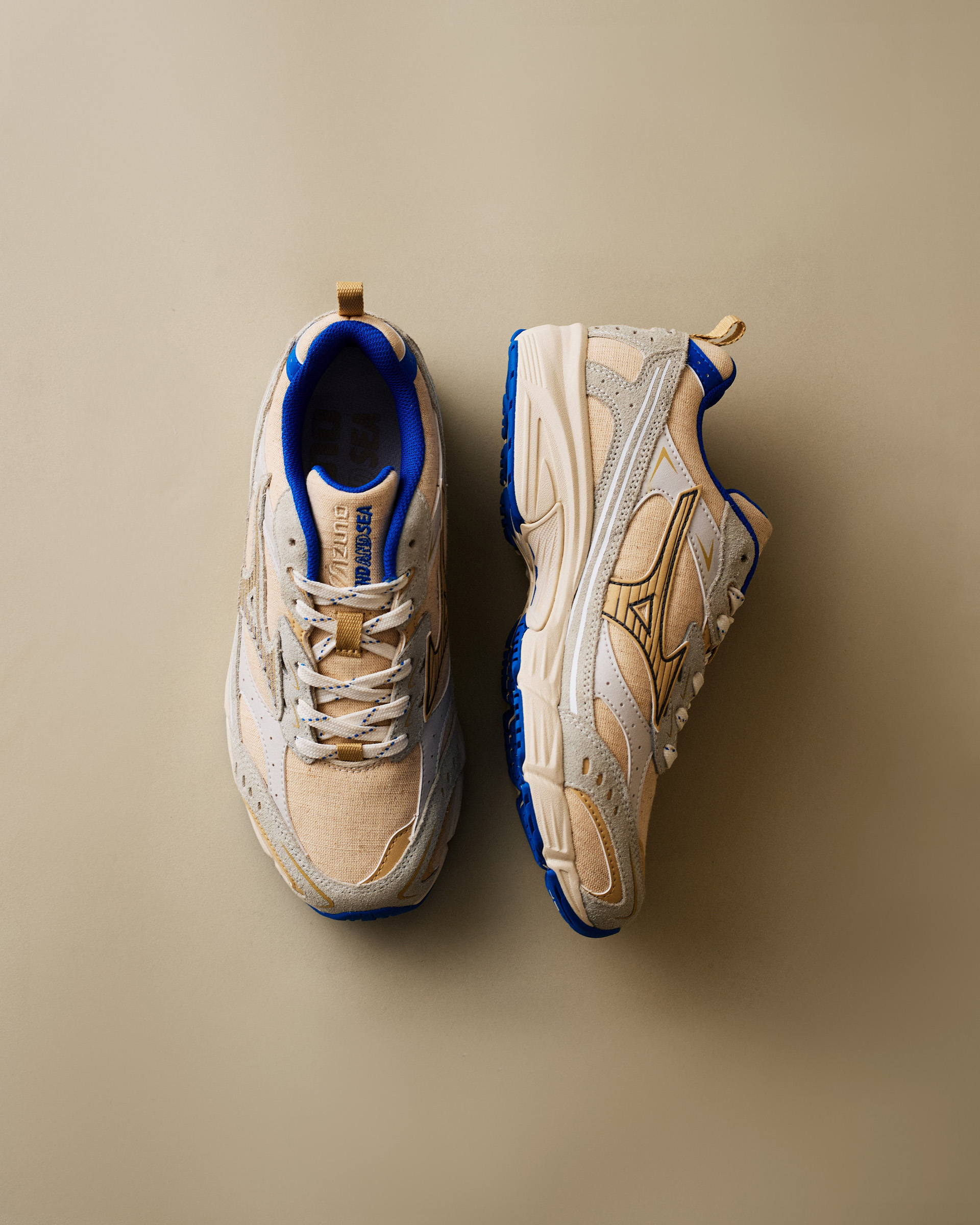 WIND AND SEAからMIZUNOとの初コラボスニーカーが11⽉9⽇(⼟)登場