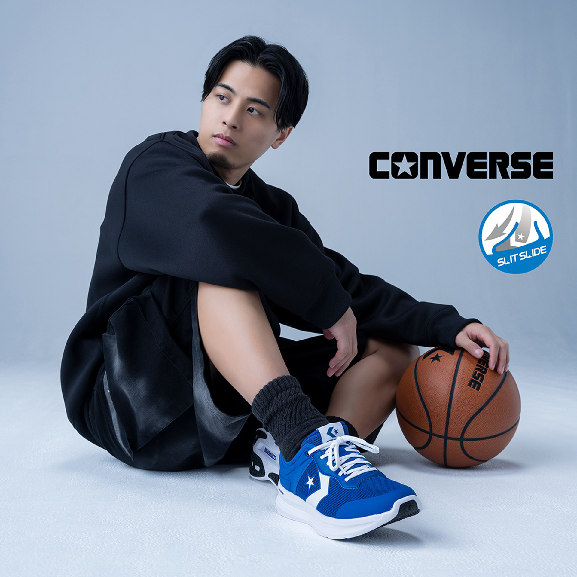 CONVERSEのハンズフリーシューズ「DAYSTAR SLIT SLIDE」の2026モデルが