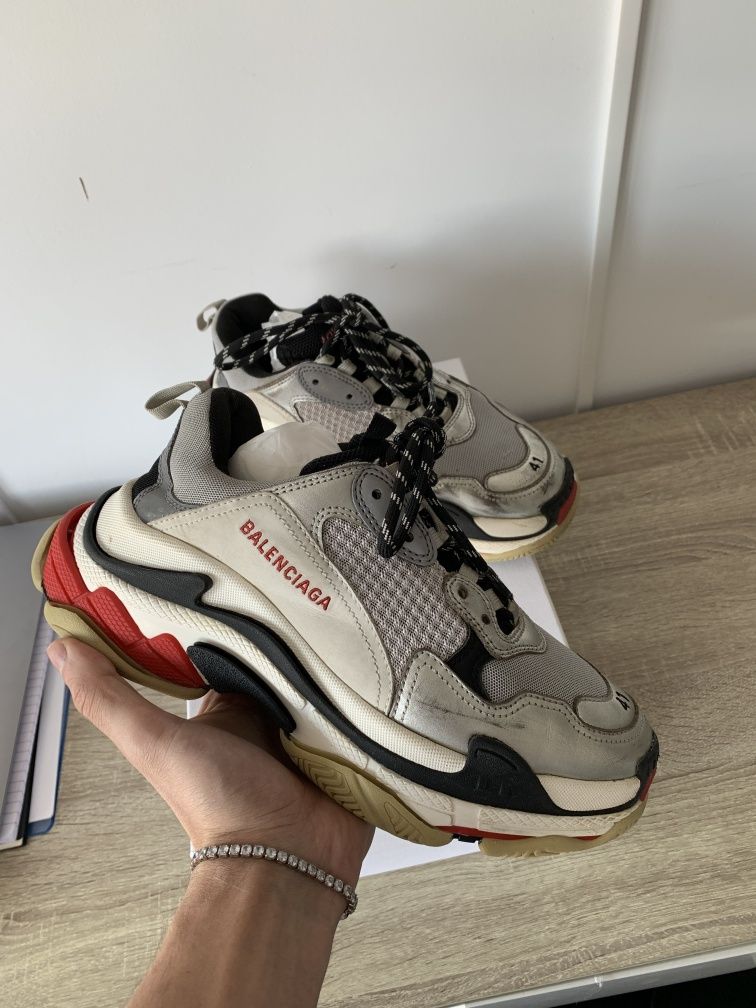 Balenciaga Triple S - Size 41 fit 42 - 1699 Oradea • OLX.ro