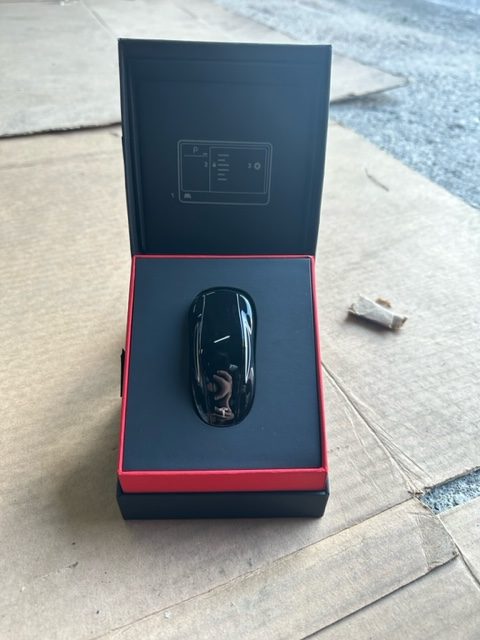 TESLA： Model Y キーフォブ 自動車部品販売事例 | フリーバード